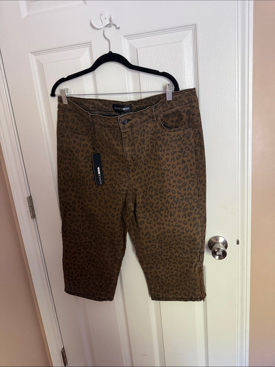 Pants - Cheetah Print Capris